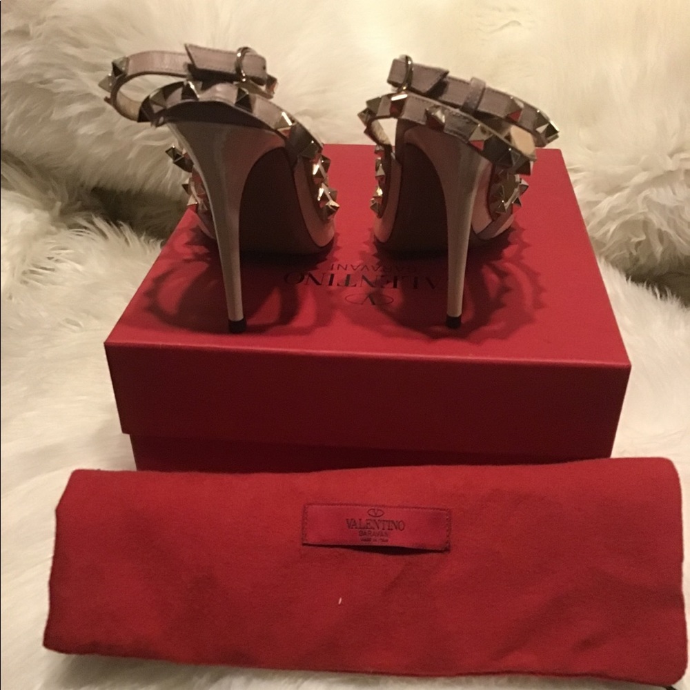 Valentino Garavani Patent Rock Stud T-Strap Heel - Picture 4 of 5